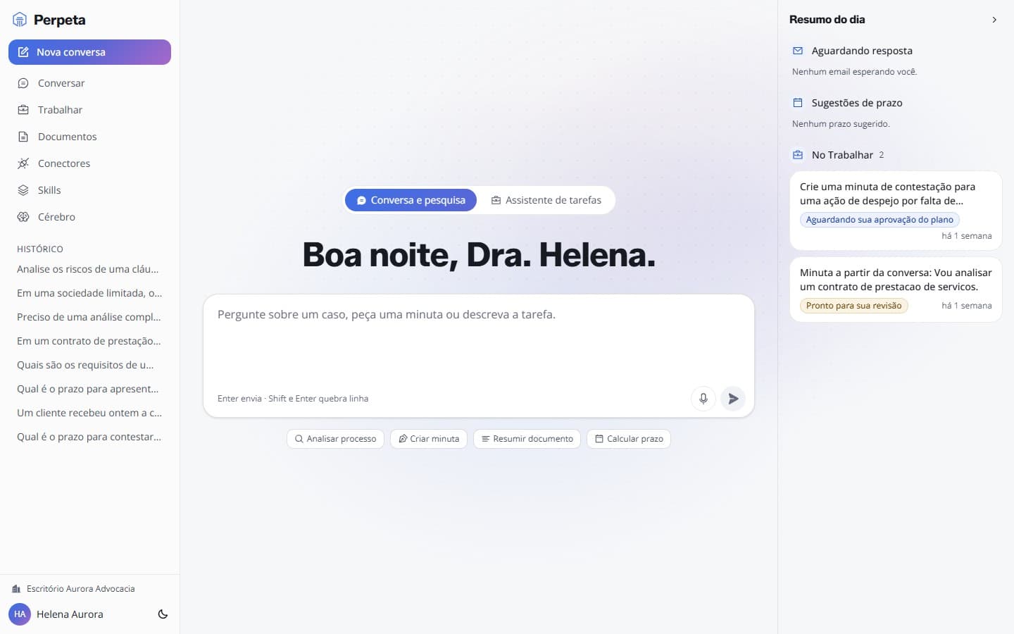 Painel do escritório na Perpeta: início da conversa, com o acervo à disposição